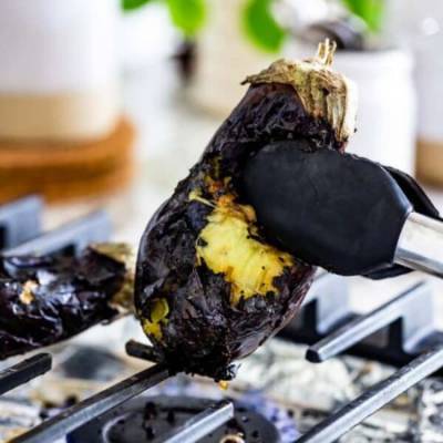 راهنمای کامل پوست کندن بادمجان کبابی