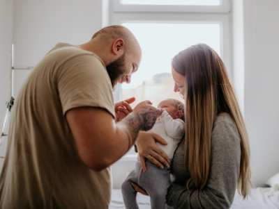 مشارکت همسر در مراقبت از کودک